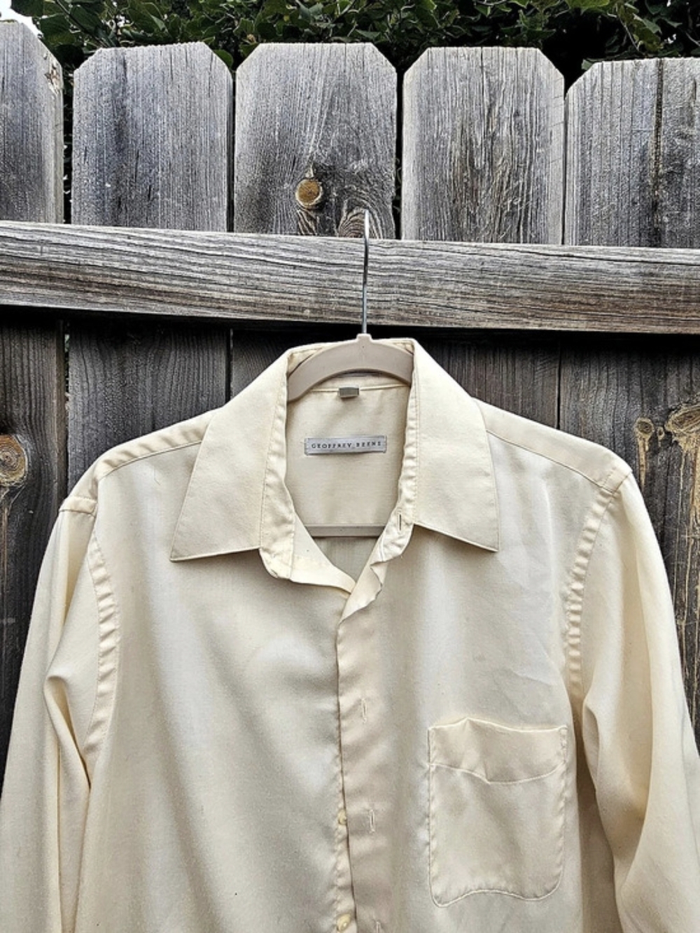 Geoffrey Beene Men's Sateen Button Down dress shirt Medium Wrinkle Free Cream - Picture 2 of 8